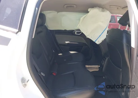 2022 Jeep Compass Latitude 4X4 z USA, uszkodzony, nr VIN 3C4NJDBB5NT143853